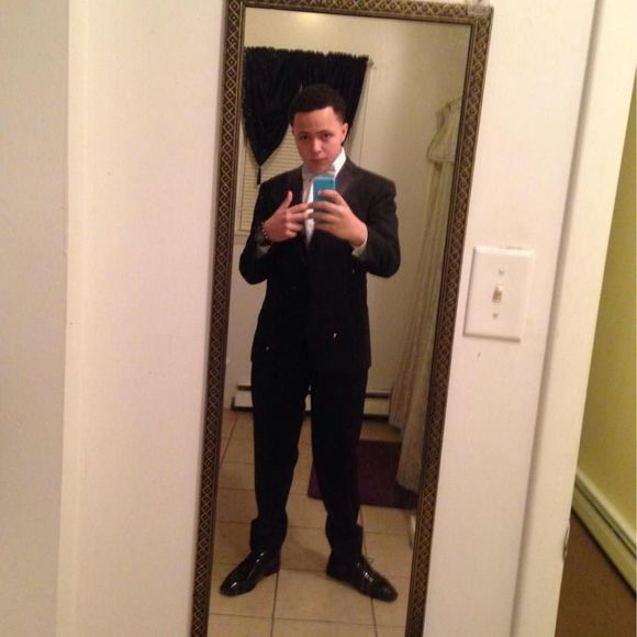 Meet your Posher, Carlos - Picture 1 of 1